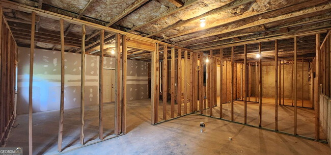Building Photo - 525 Twelve Oaks Dr