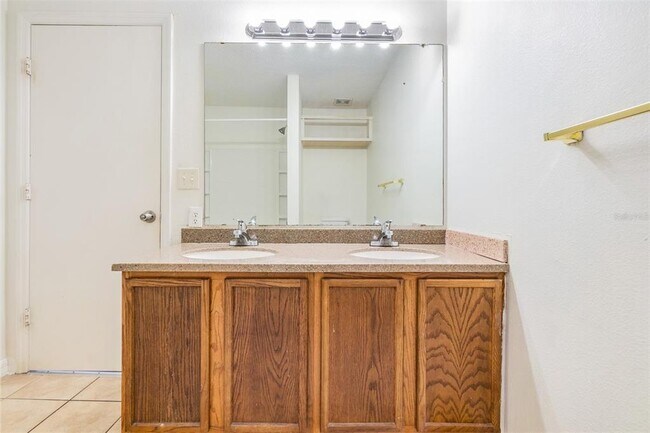 Building Photo - 2118 Ashley Lakes Dr