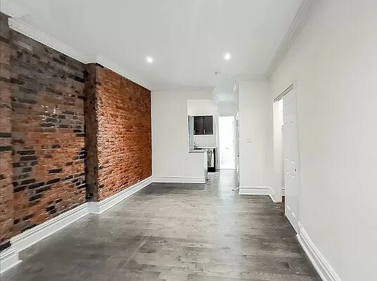 Building Photo - 340 E 77th St