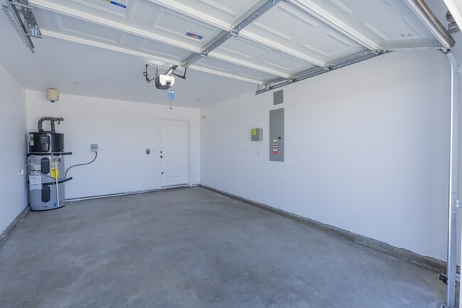 Building Photo - 6211 Poppy Blvd