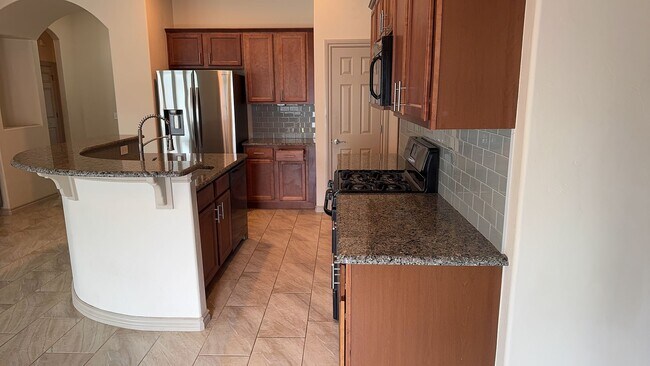 Building Photo - A Very Beautiful and Spacious 3 Bedroom 2 Bath Home in Yukon Public Schools