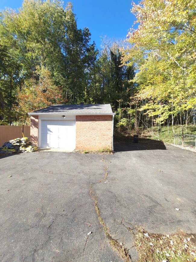 Building Photo - 7820 Conifer Rd