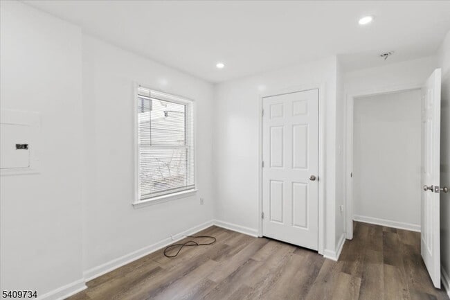 Building Photo - 17 Holsman St