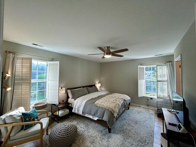 Building Photo - 3BR End Unit w/ Garage, Deck, Patio & 2 Fireplaces, Private fenced Backyard