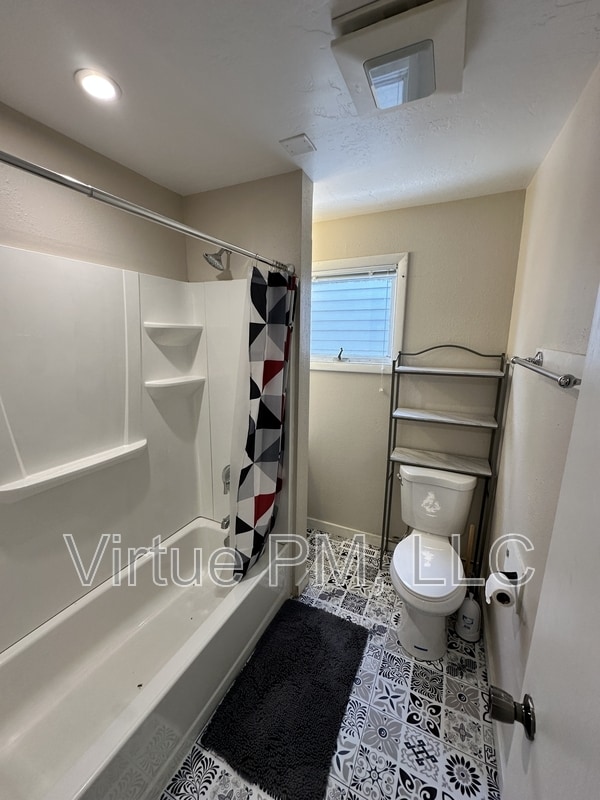 Building Photo - 1107 3rd St