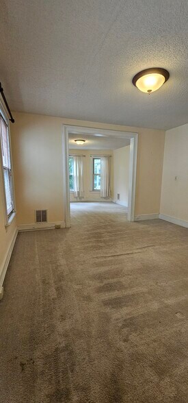 Building Photo - 285 Willow St