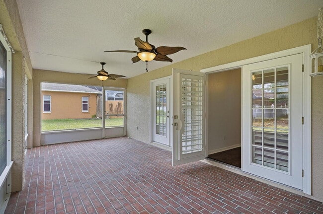 Building Photo - "Charming 3-Bedroom Home with 2 Full Baths and 2032 Sq Ft of Comfort in Palm Coast!"
