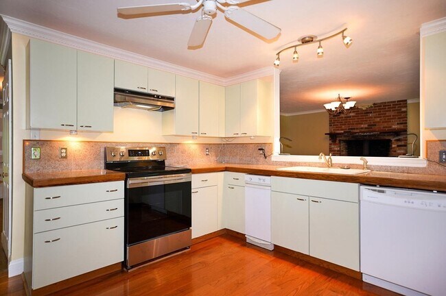Building Photo - 144 Parmenter Rd