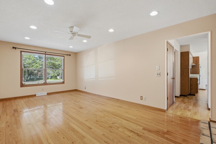Building Photo - 4813 Surrey Ct