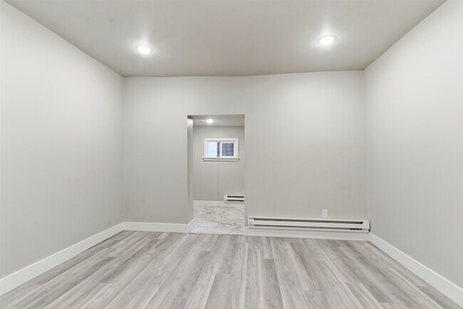 Building Photo - 662 N Yewdall St