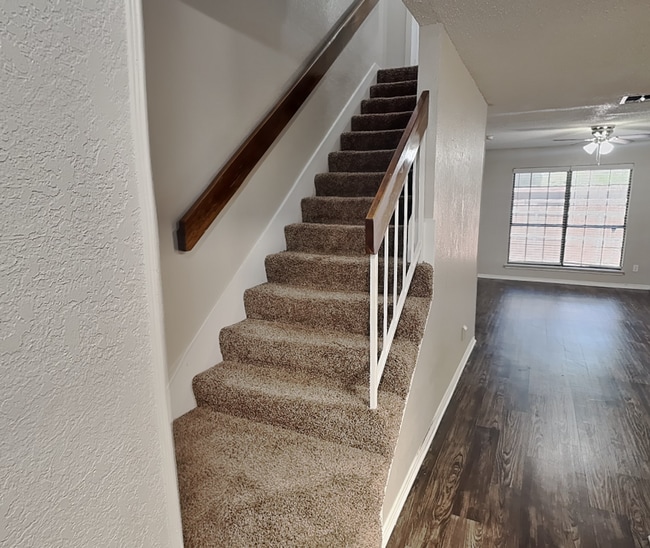 Building Photo - Stylish Candleridge Townhome with Private Patio, HOA Lawn Care & Appliances Included!