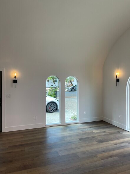 Building Photo - 1536 N Commonwealth Ave