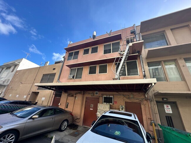 Building Photo - Newly Renovated Studio Apartment in the Heart of Waikiki!!!