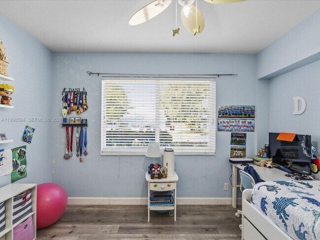 Building Photo - 2648 NE 26th Ave