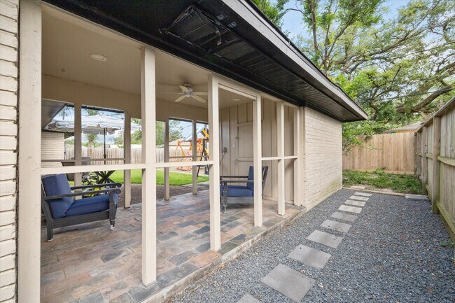 Building Photo - 2223 Latexo Dr