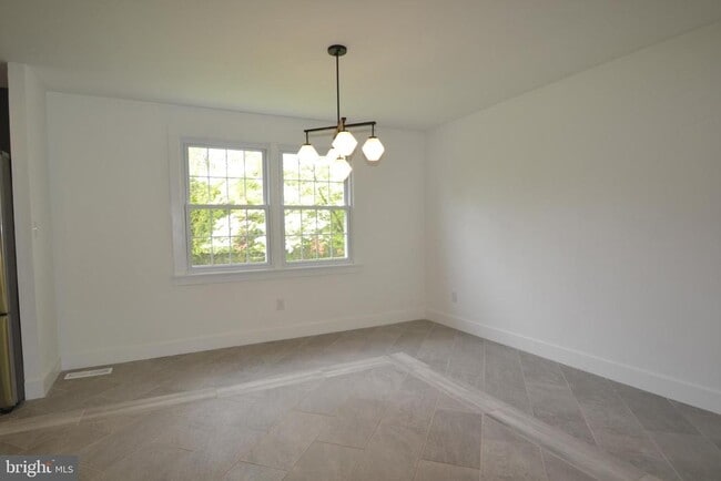 Building Photo - 1436 E Lamplighter Ln