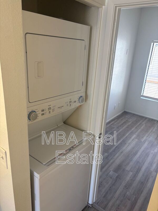 Building Photo - 11666 N 28th Dr