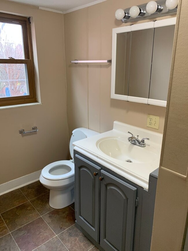 Building Photo - 0211 11th St