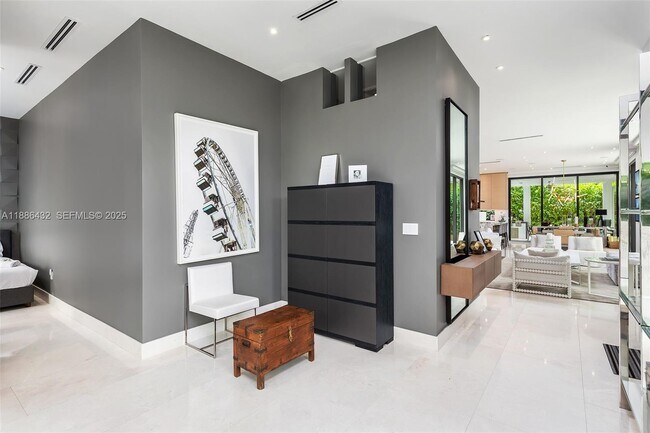 Building Photo - 4675 NE 2nd Ave