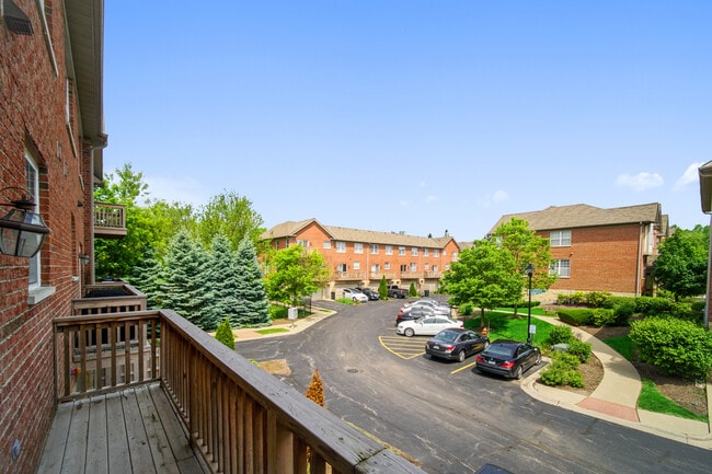 Building Photo - 111 Creekbend Ct