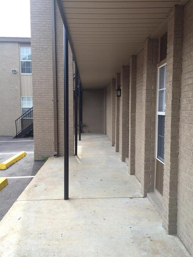 Building Photo - 42 S Claybrook St