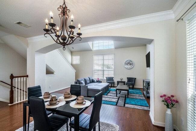 Building Photo - 3210 Clearview Cir
