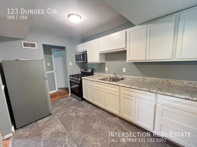 Building Photo - 123 Dundee Cir