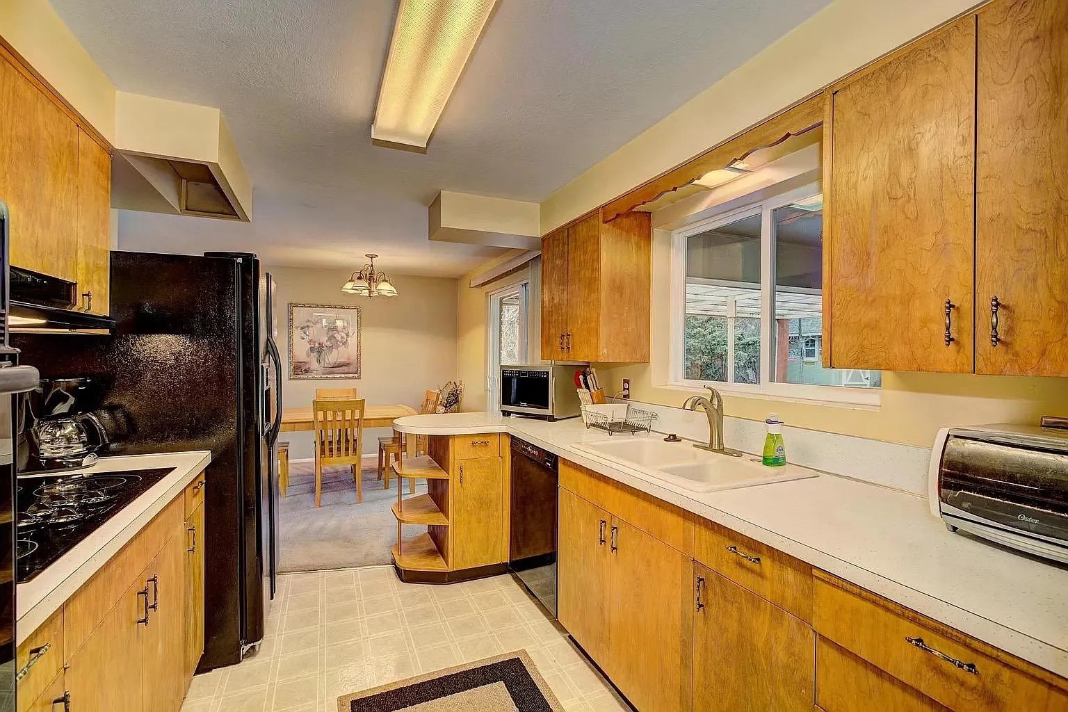 Building Photo - 3411 W Hillcrest Dr
