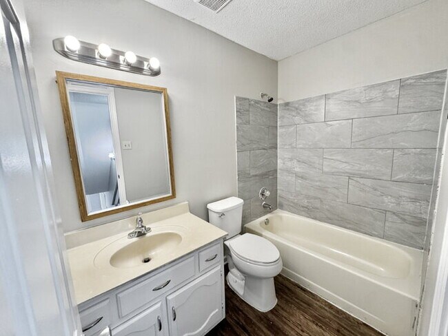 Building Photo - 8569 Kings Cross Cove