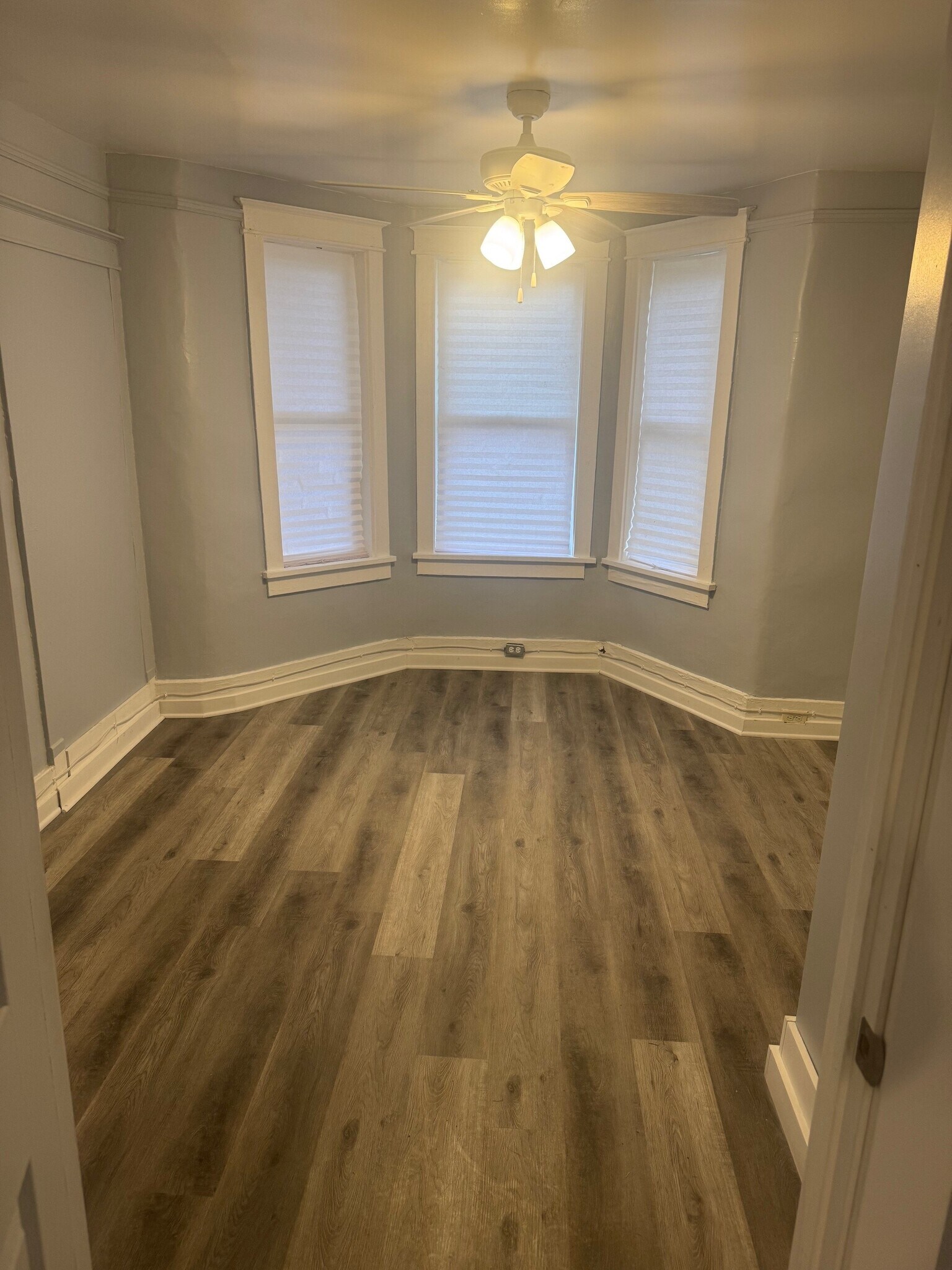 Main bdrm w/closet - 304 Arthur Ave