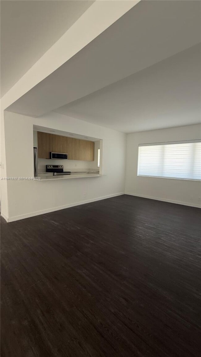 Building Photo - 2000 SW 13th Ct