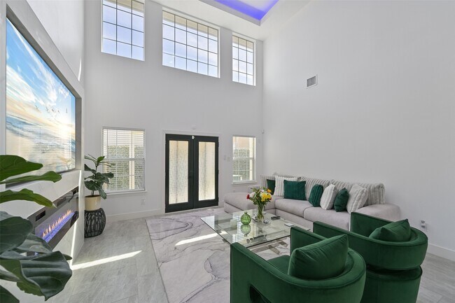 Building Photo - 2007 Que Manor Dr