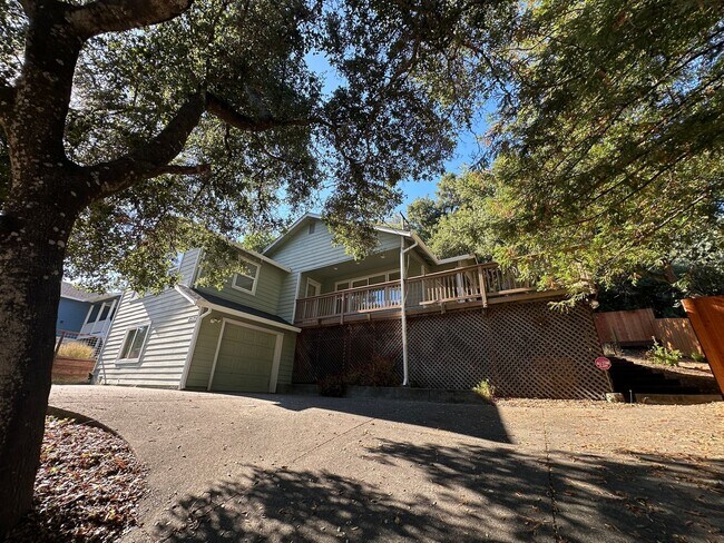 Primary Photo - Spacious 3-Bedroom, 2-Bath Home for Rent i...