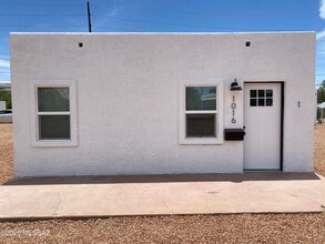 Building Photo - 1016 E Lee St
