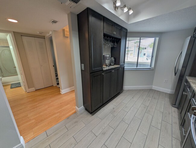 Building Photo - Fairview Vista Point 2 Bed / 2 Bath