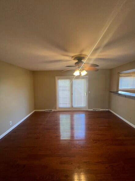 Building Photo - 6947 Highland Park Dr