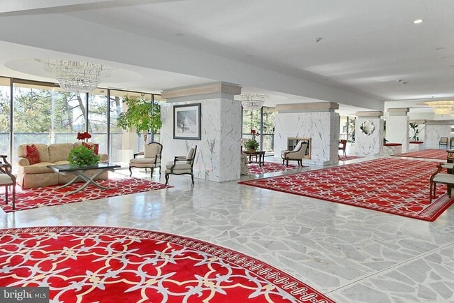 Building Photo - 1101 S Arlington Ridge Rd