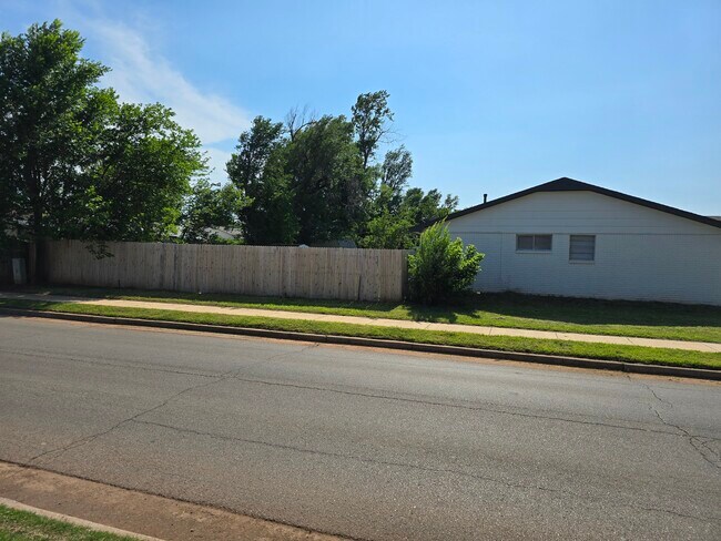 Building Photo - 4116 SE 45th Terrace
