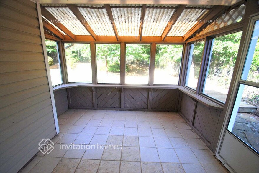 Building Photo - 1232 Summer Ln