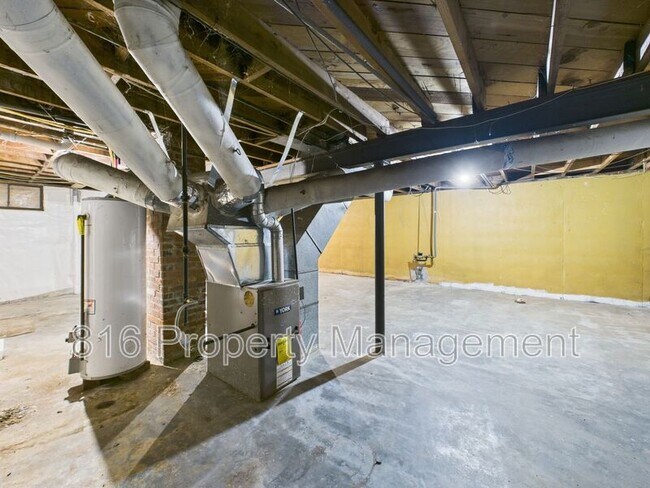 Building Photo - 7424 Bellefontaine Ave