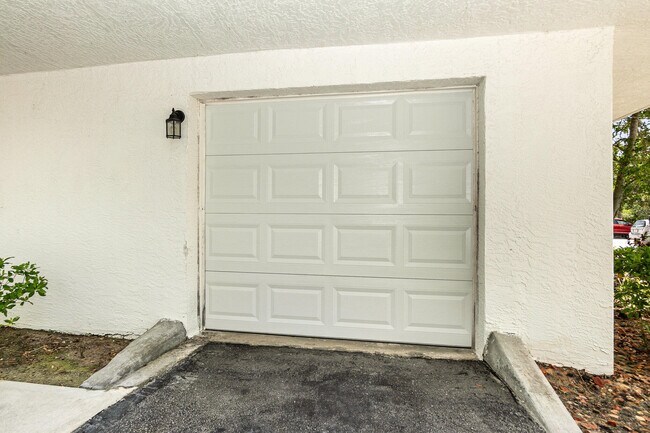 Building Photo - 801 Del Rio Way