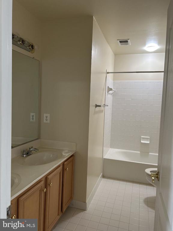 Building Photo - 2822 Laura Gae Cir