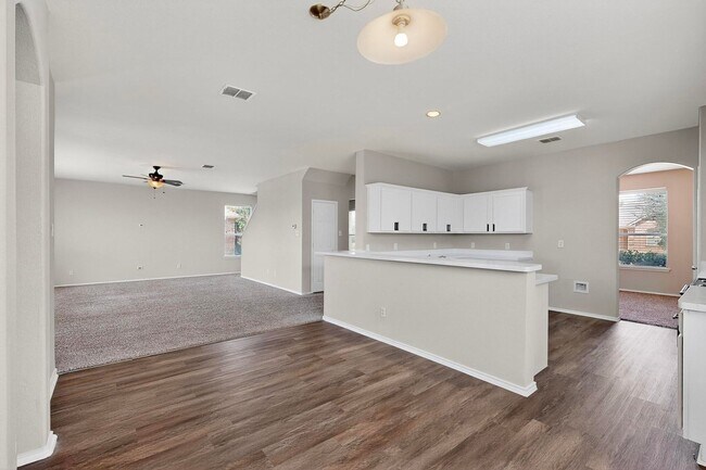 Building Photo - Great Home with Room To Grow in Southbrook!