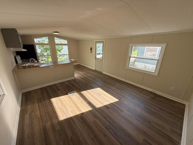 Building Photo - 7 Burts Way