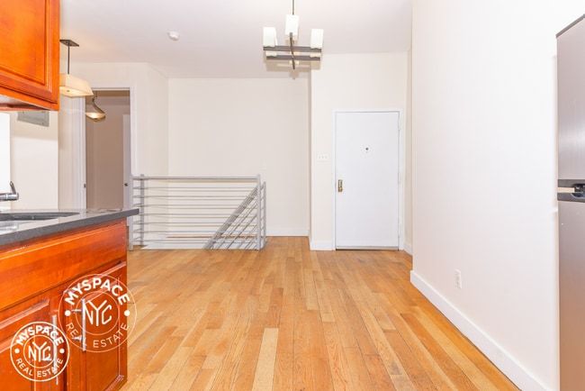 Building Photo - 1375 Greene Ave