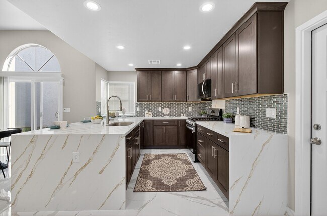 Building Photo - Bright & Spacious 3 Bed, 2 Bath Home – Must See!