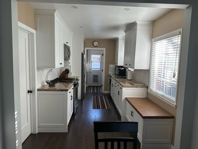 Building Photo - Lakewood living