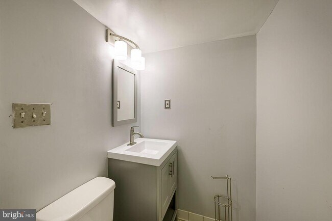 Building Photo - 2827 11th St NW