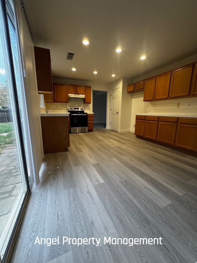 Building Photo - 1168 Oak Haven Way