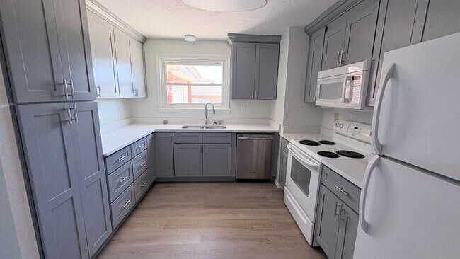 Building Photo - 305 Swinging Spear Rd
